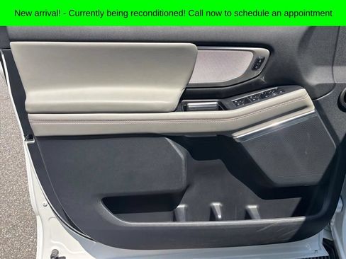 Used 2025 Ford Expedition Active AWD/4WD image 8