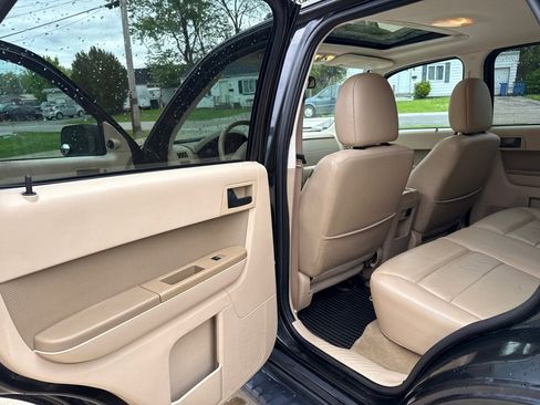 Used 2011 Ford Escape XLT w/ 203A Rapid Spec Order Code AWD/4WD image 12