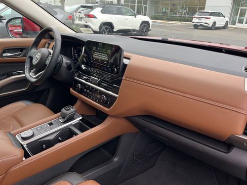 Used 2024 Nissan Pathfinder Platinum AWD/4WD image 19