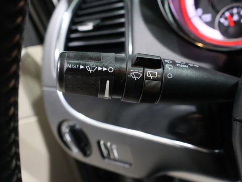 Used 2016 Dodge Grand Caravan SXT image 32