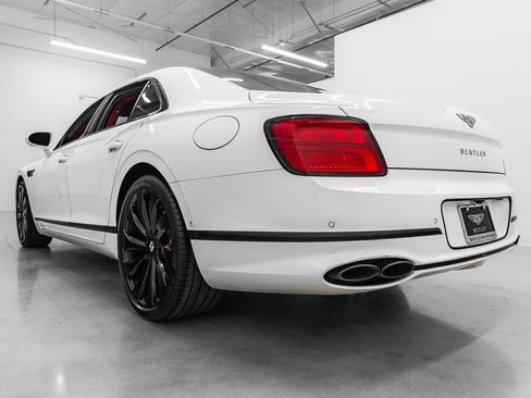 Used 2022 Bentley Flying Spur Plug-In Hybrid image 18