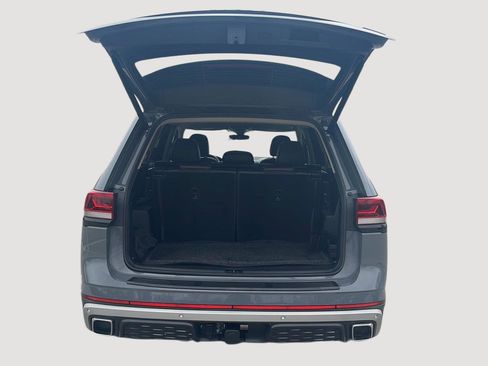 Used 2024 Volkswagen Atlas Peak Edition SE AWD/4WD image 33