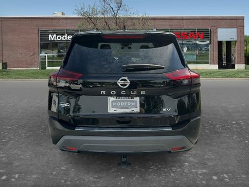 Certified 2021 Nissan Rogue SV FWD image 3