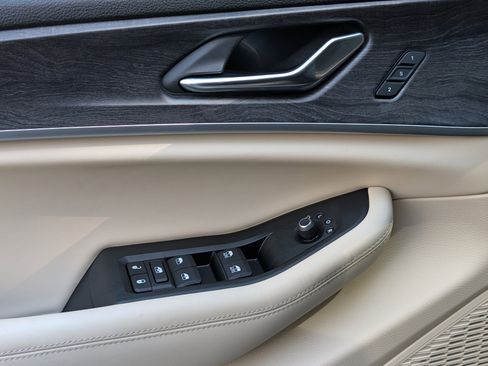 Used 2024 Jeep Grand Cherokee Limited w/ Luxury Tech Group II RWD image 16