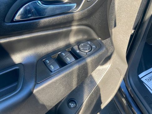 Used 2022 Chevrolet Equinox LT w/ Driver Convenience Package image 14