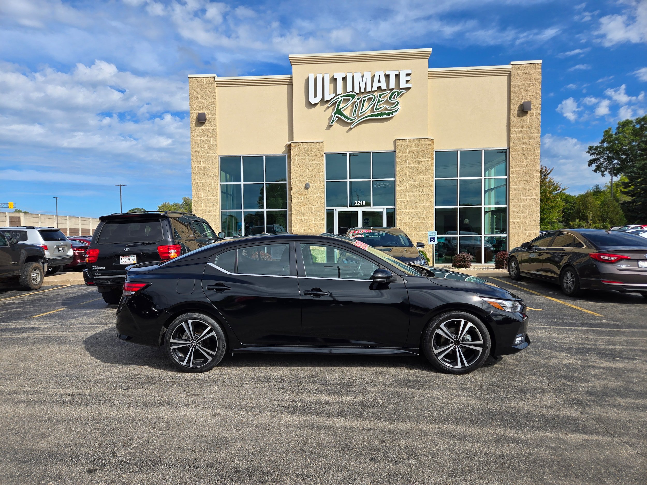 Used 2021 Nissan Sentra SR FWD image 1