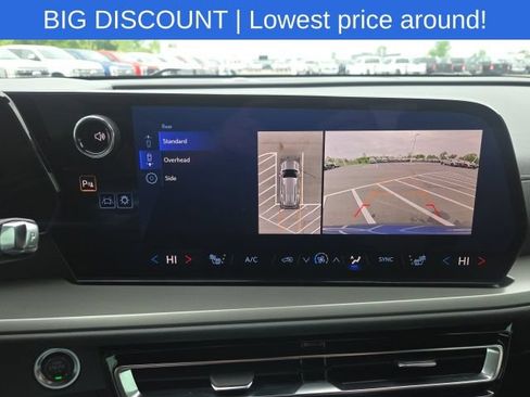 Used 2024 Chevrolet Traverse LT w/ LPO, Floor Liner Package FWD image 33