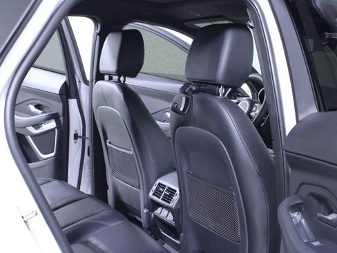 Used 2022 Jaguar E-PACE SE image 13