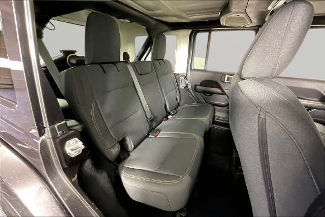 Used 2026 Jeep Wrangler Unlimited Sahara AWD/4WD image 22