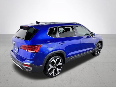 Certified 2022 Volkswagen Taos SEL AWD/4WD image 7