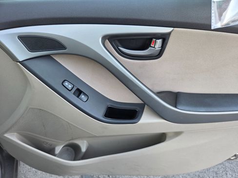 Used 2014 Hyundai Elantra SE w/ Option Group 02 image 12