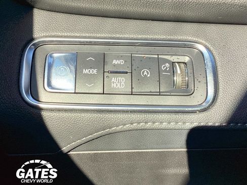 Used 2025 Buick Enclave Preferred AWD/4WD image 22