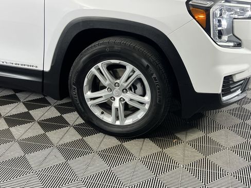 Used 2024 GMC Terrain SLE image 12