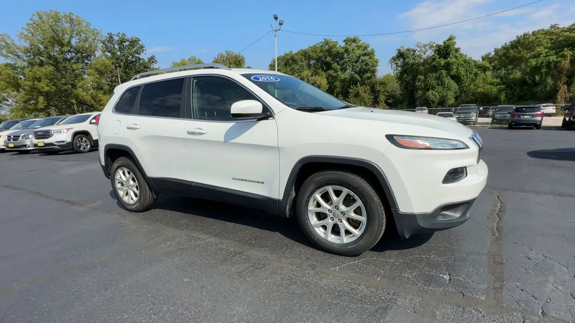 Used 2016 Jeep Cherokee Latitude FWD image 4