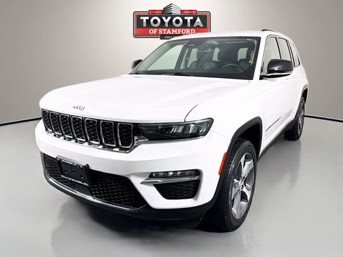 Used 2023 Jeep Grand Cherokee Limited image 3