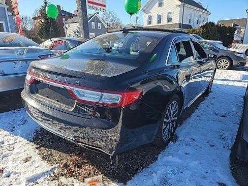 Used 2018 Lincoln Continental Select image 2