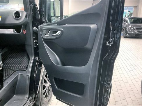 Used 2025 Mercedes-Benz Sprinter 2500 image 15