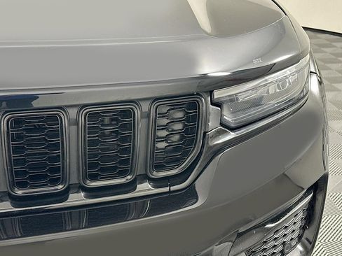 Used 2024 Jeep Grand Cherokee Limited w/ Luxury Tech Group II AWD/4WD image 4