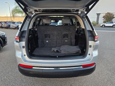 Used 2021 Jeep Grand Cherokee L Limited w/ Luxury Tech Group II image 12