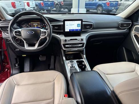 Used 2023 Ford Explorer XLT w/ Equipment Group 202A image 10