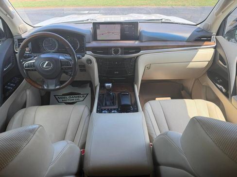 Used 2019 Lexus LX 570 4WD w/ Luxury Package image 6