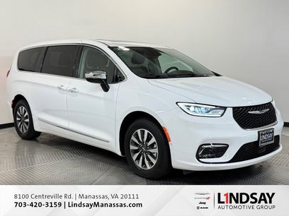 Used 2023 Chrysler Pacifica Limited