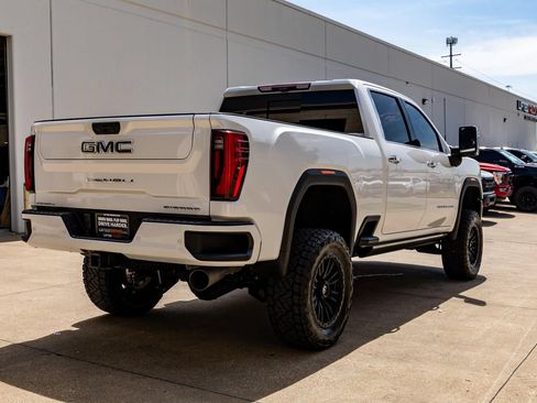 Used 2024 GMC Sierra 2500 Denali Ultimate AWD/4WD image 8