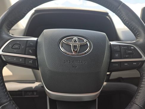Used 2021 Toyota Sienna XLE FWD image 35
