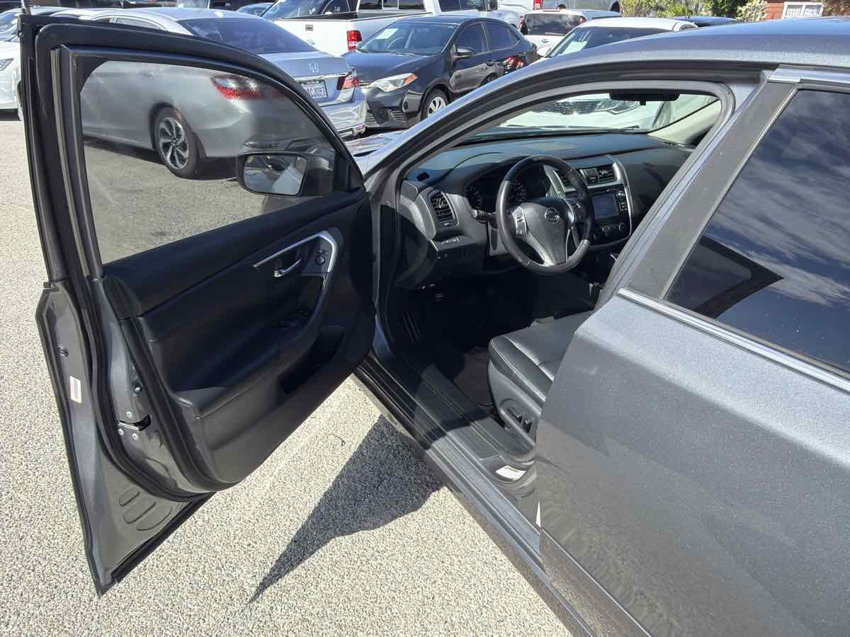 Used 2018 Nissan Altima 2.5 SR w/ SR Midnight Edition FWD image 9