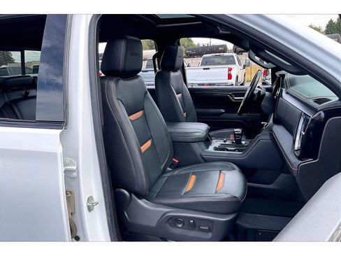Used 2025 GMC Sierra 1500 AT4 w/ AT4 Premium Package AWD/4WD image 8
