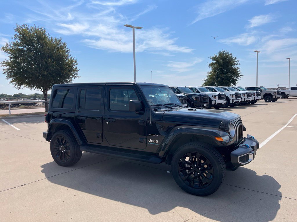 Used 2023 Jeep Wrangler Unlimited Sahara AWD/4WD image 6