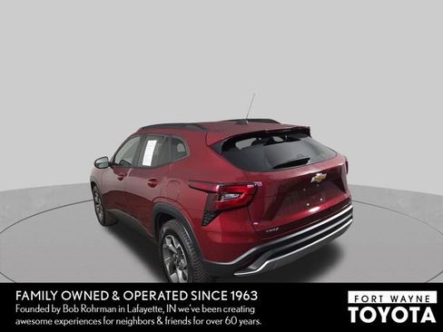 Used 2024 Chevrolet Trax LT w/ LT Convenience Package FWD image 9