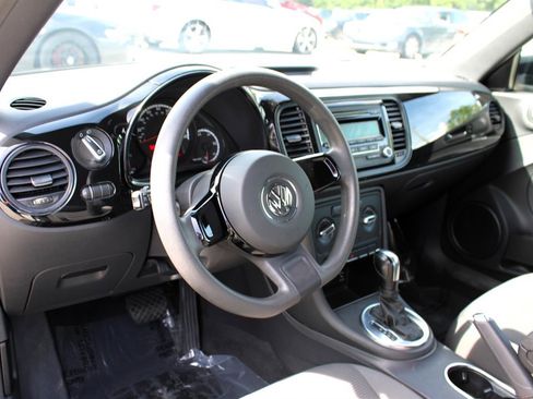 Used 2013 Volkswagen Beetle 2.5 image 12