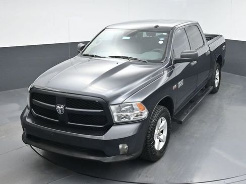 Used 2018 RAM 1500 Express AWD/4WD image 38