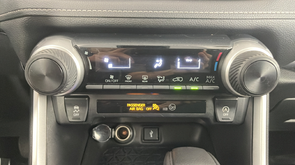 Used 2022 Toyota RAV4 LE AWD/4WD image 28