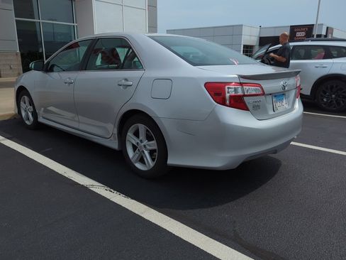 Used 2014 Toyota Camry SE FWD image 3