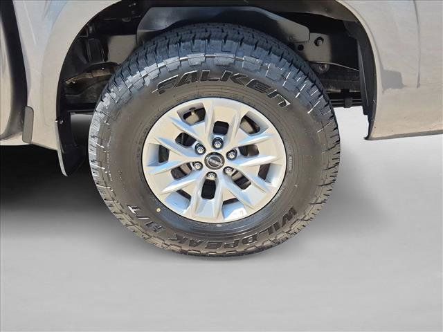 Used 2024 Nissan Frontier SV RWD image 14