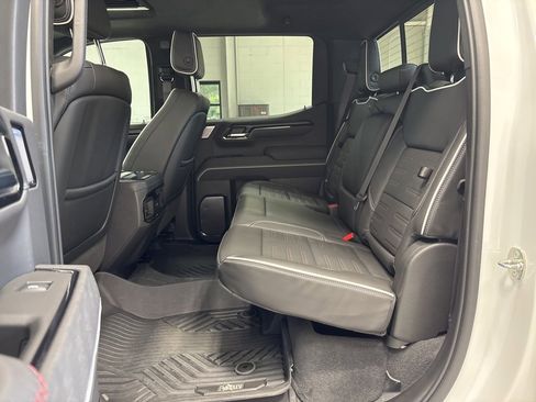 Used 2024 GMC Sierra 1500 AT4X image 17