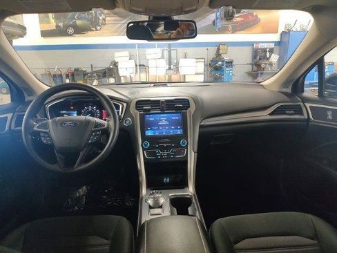 Used 2020 Ford Fusion SE image 17