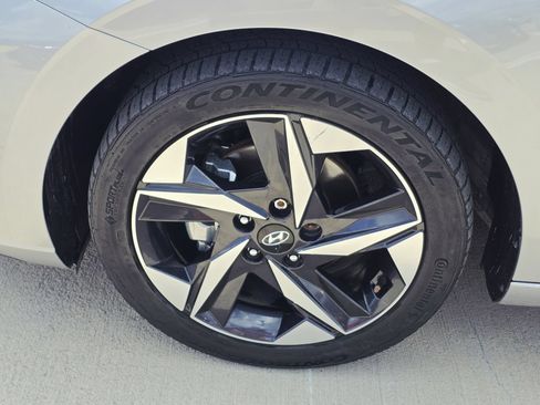 Used 2023 Hyundai Elantra Limited FWD image 10