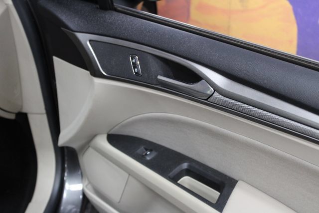 Used 2019 Ford Fusion SE AWD/4WD image 9