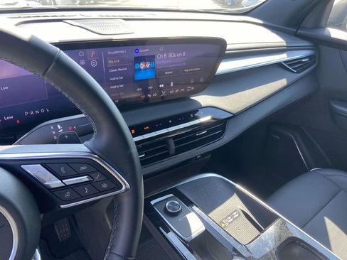 Used 2025 Buick Enclave Preferred FWD image 21