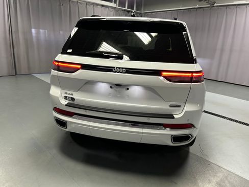 Used 2025 Jeep Grand Cherokee Overland w/ Luxury Tech Group IV AWD/4WD image 6