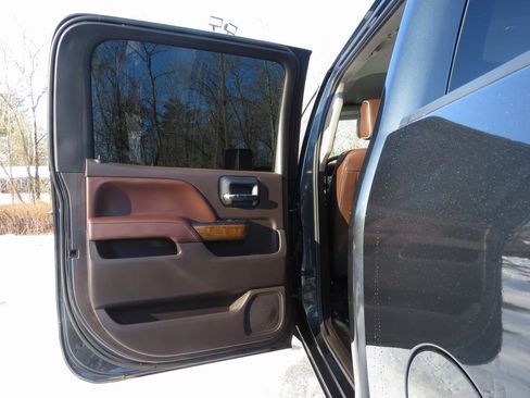 Used 2019 Chevrolet Silverado 2500 High Country w/ Duramax Plus Package image 19