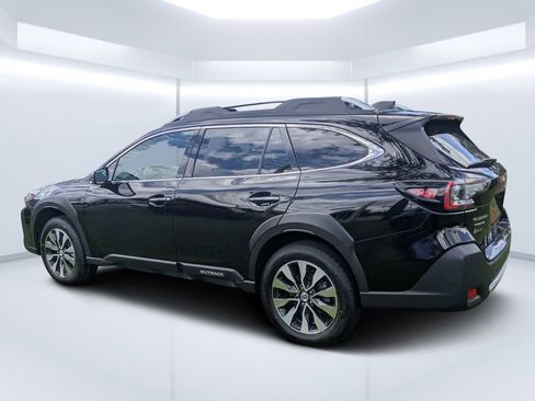 Used 2023 Subaru Outback Touring AWD/4WD image 5