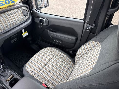 New 2026 Jeep Gladiator Sport AWD/4WD image 16