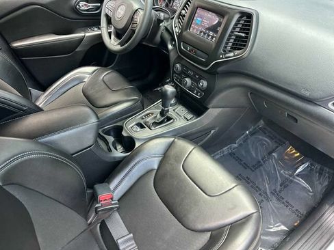 Used 2020 Jeep Cherokee Latitude Plus AWD/4WD image 18