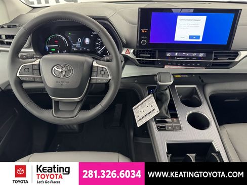 New 2026 Toyota Sienna XLE FWD image 8