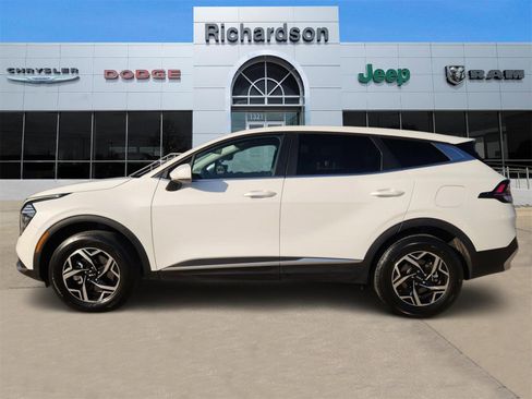 Used 2024 Kia Sportage LX image 3