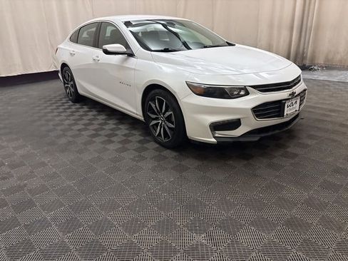 Used 2018 Chevrolet Malibu LT FWD image 3